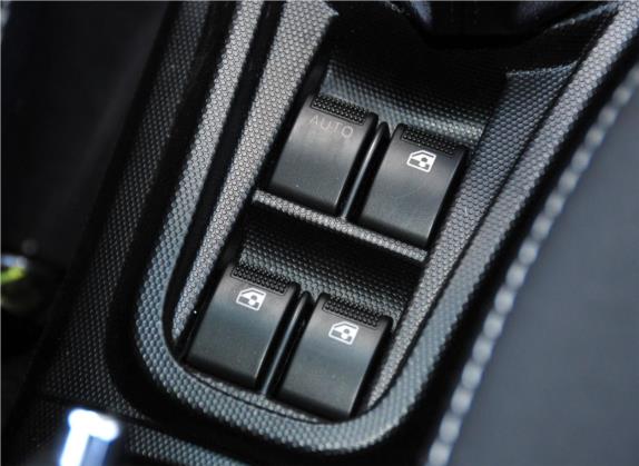 奔奔MINI 2012款 1.0L 手动导航版 车厢座椅   门窗控制
