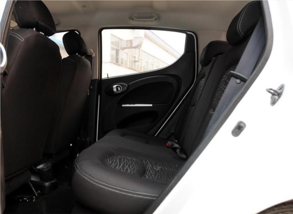 奔奔MINI 2012款 1.0L IMT导航版 国V 车厢座椅   后排空间