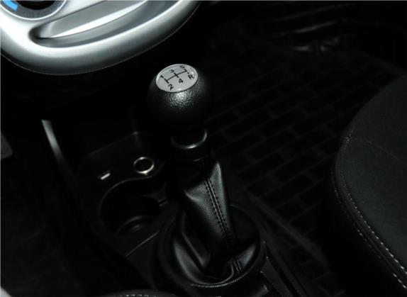奔奔MINI 2012款 1.0L 手动时尚版 国IV 中控类   挡把