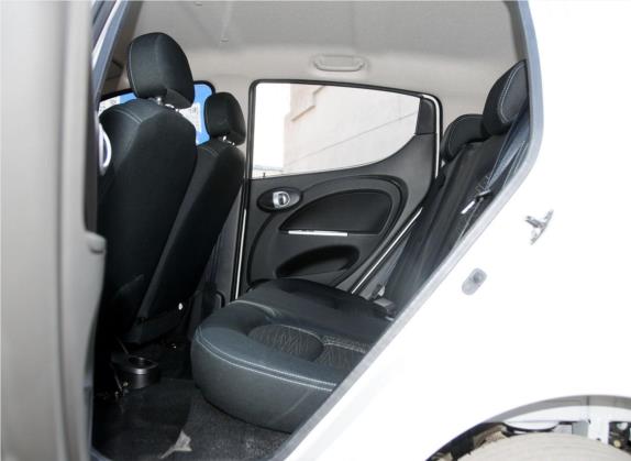 奔奔MINI 2012款 1.0L IMT时尚版 国IV 车厢座椅   后排空间