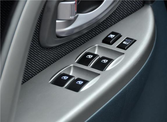 长安CX20 2011款 1.3L 自动运动版 车厢座椅   门窗控制
