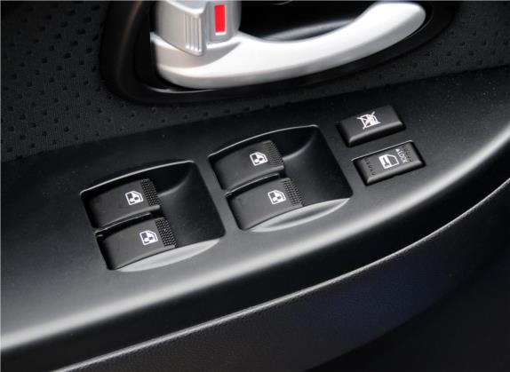长安CX20 2014款 1.4L 手动运动版 国V 车厢座椅   门窗控制