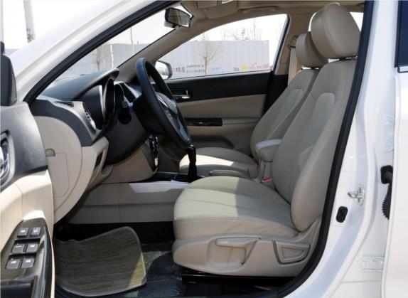逸动 2012款 1.6L 手动豪华型 国IV 车厢座椅   前排空间