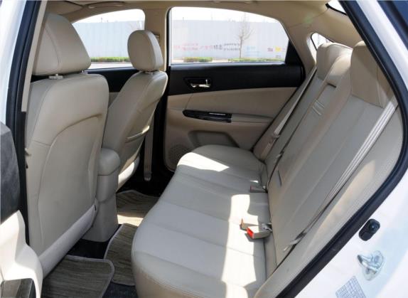 逸动 2012款 1.6L 手动豪华型 国IV 车厢座椅   后排空间