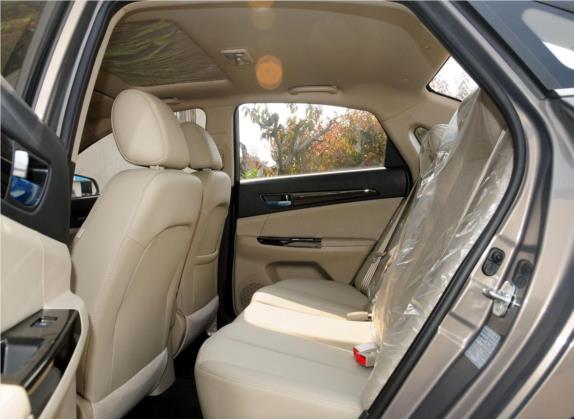 逸动 2013款 1.6L 手动尊贵型 国V 车厢座椅   后排空间