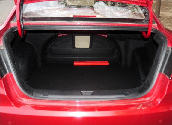 逸动 2014款 1.6L 自动豪华型 车厢座椅   后备厢