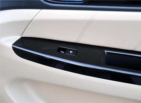 逸动 2014款 1.6L 手动尊贵型 车厢座椅   门窗控制