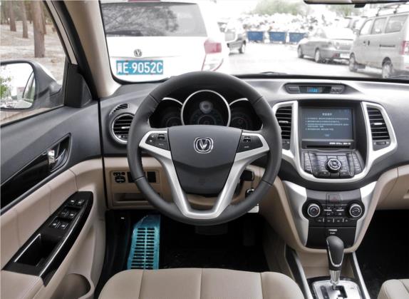 逸动 2014款 1.6L 自动尊贵型 中控类   驾驶位