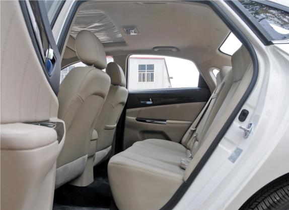逸动 2014款 1.6L 自动尊贵型 车厢座椅   后排空间