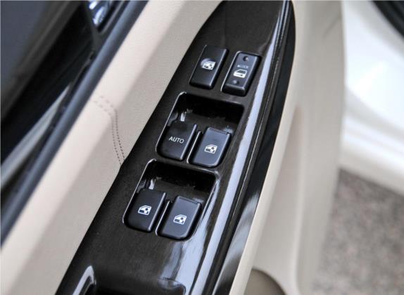 逸动 2014款 1.6L 自动尊贵型 车厢座椅   门窗控制