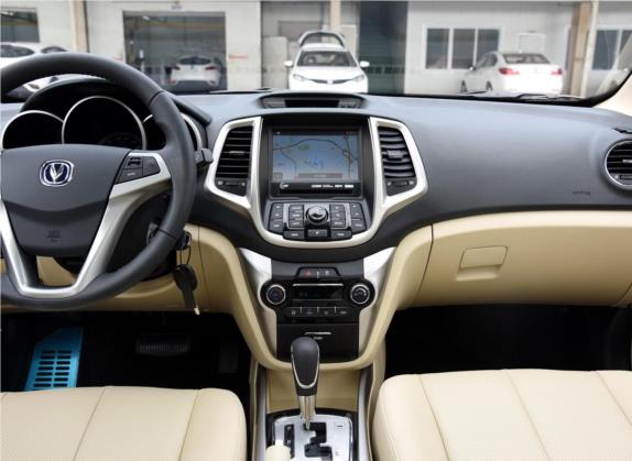 逸动 2015款 1.6L 自动豪华型 中控类   中控台