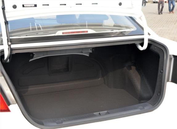 逸动 2015款 1.6L 自动尊贵型 车厢座椅   后备厢
