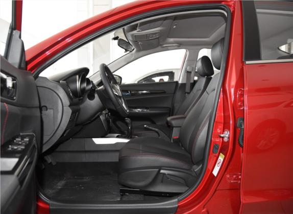 逸动 2015款 1.6L 手动尊贵型 国V 车厢座椅   前排空间