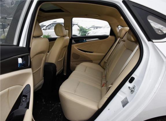 逸动 2016款 1.6L 自动风尚型 车厢座椅   后排空间