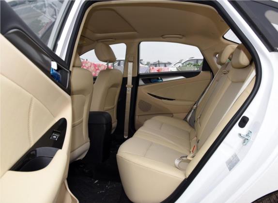 逸动 2016款 1.6L 手动风尚型 车厢座椅   后排空间