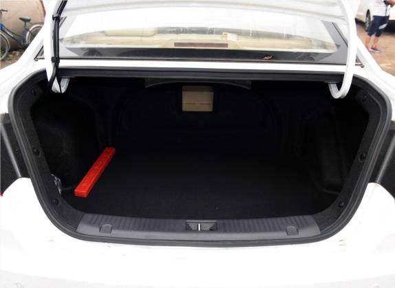 逸动 2016款 1.6L 手动风尚型 车厢座椅   后备厢