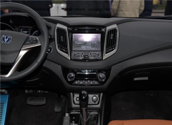 逸动 2016款 1.6L GDI 自动劲领型 中控类   中控台