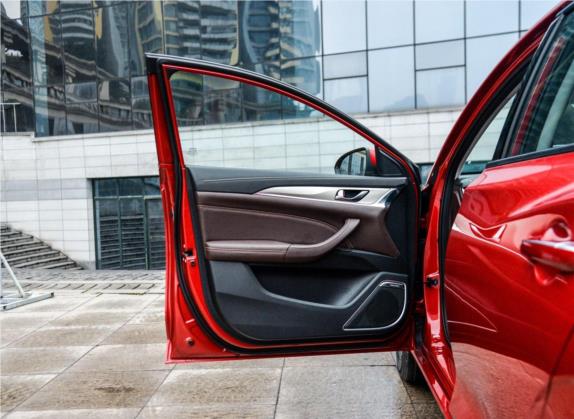 逸动 2018款 1.6L GDI 自动尊尚型 车厢座椅   前门板