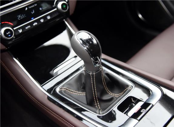 逸动 2018款 1.6L GDI 手动尊尚型 中控类   挡把