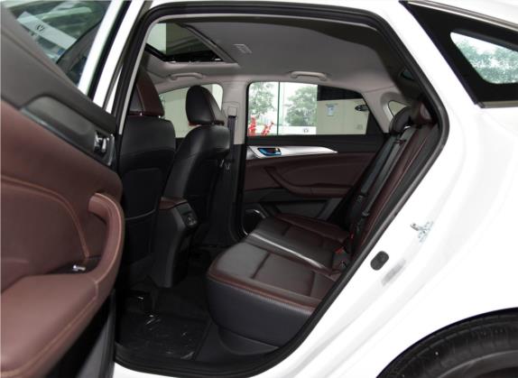 逸动 2019款 高能版 1.6L GDI 手动争锋型 国VI 车厢座椅   后排空间