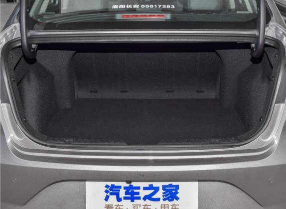 逸动 2020款 PLUS 蓝鲸NE 1.4T GDI DCT锋尚型 车厢座椅   后备厢