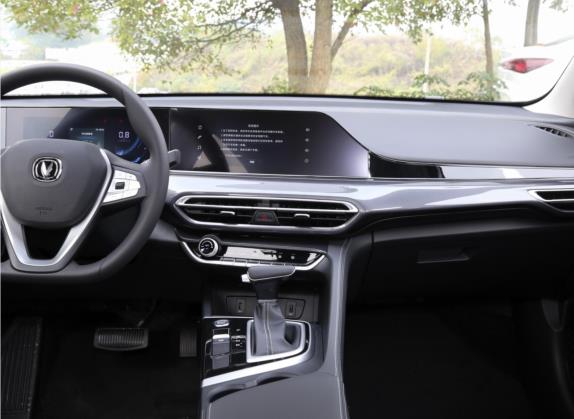 逸动 2020款 PLUS 百万版 1.6L GDI CVT精英型 中控类   中控台