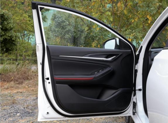 逸动 2020款 PLUS 百万版 1.6L GDI CVT豪华型 车厢座椅   前门板