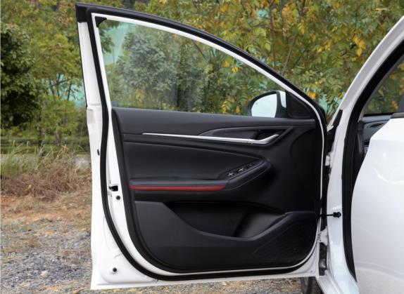 逸动 2020款 PLUS 百万版 1.6L GDI CVT豪华型 车厢座椅   前门板