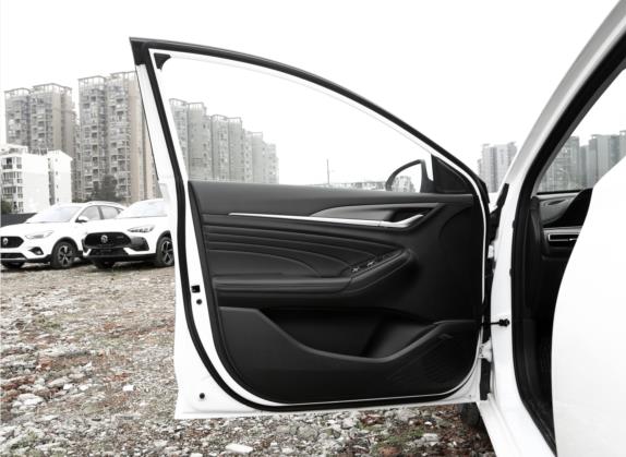逸动 2021款 PLUS 1.6L GDI CVT豪华型 车厢座椅   前门板