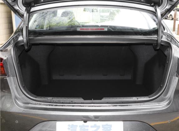 逸动 2022款 PLUS 1.6L GDI 手动豪华型 车厢座椅   后备厢