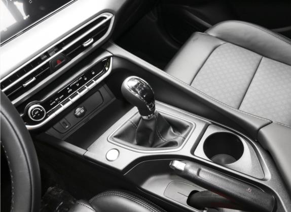 逸动 2022款 PLUS 1.6L GDI 手动豪华型 中控类   挡把
