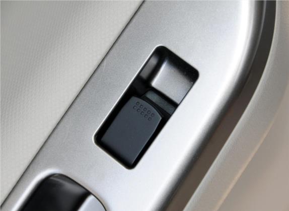 悦翔V3 2012款 1.3L 手动豪华型 国V 车厢座椅   门窗控制