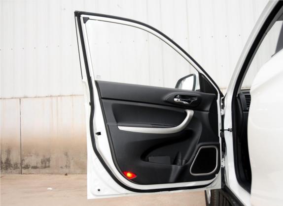 长安CS35 2012款 1.6L 手动舒适型 国V 车厢座椅   前门板