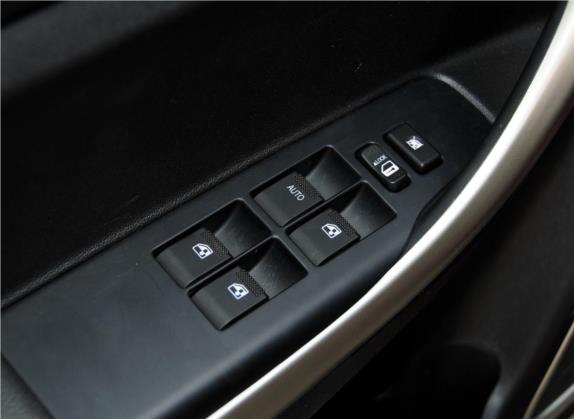 长安CS35 2012款 1.6L 自动豪华型 国V 车厢座椅   门窗控制