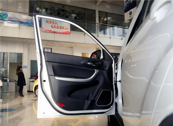 长安CS35 2012款 1.6L 手动舒适型 国IV 车厢座椅   前门板