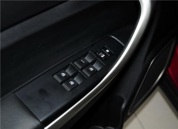 长安CS35 2012款 1.6L 手动豪华型 国IV 车厢座椅   门窗控制