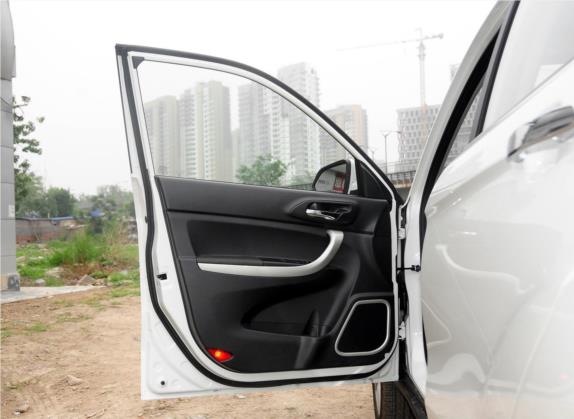 长安CS35 2014款 1.6L 自动豪华型 国IV 车厢座椅   前门板