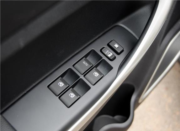 长安CS35 2014款 1.6L 自动豪华型 国IV 车厢座椅   门窗控制