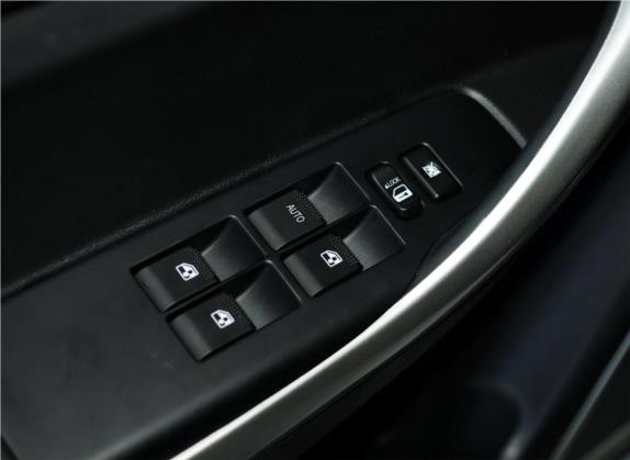 长安CS35 2014款 1.6L 自动豪华型 国V 车厢座椅   门窗控制