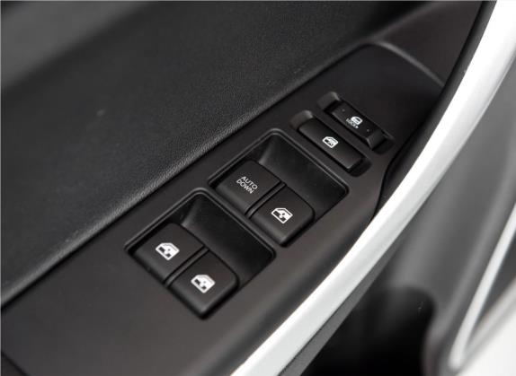 长安CS35 2015款 1.6L 手动豪华型 国IV 车厢座椅   门窗控制