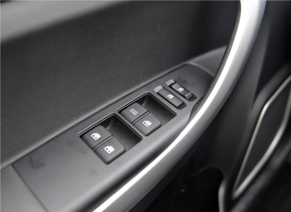 长安CS35 2015款 1.6L 自动尊贵型 国IV 车厢座椅   门窗控制