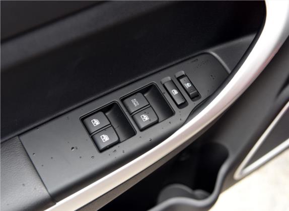 长安CS35 2015款 1.6L 手动舒适型 国V 车厢座椅   门窗控制