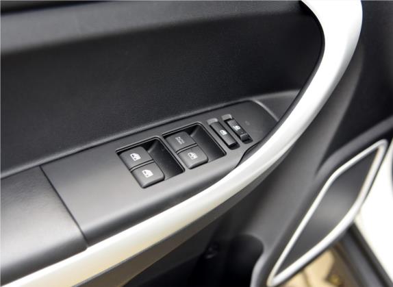 长安CS35 2015款 1.6L 手动尊贵型 国V 车厢座椅   门窗控制
