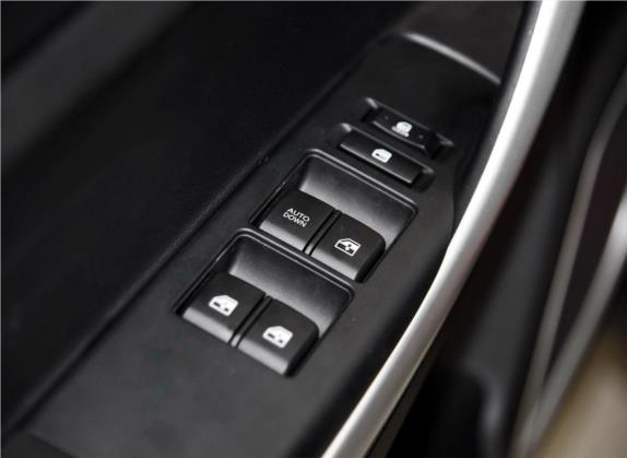 长安CS35 2015款 1.6L 自动豪华型 国V 车厢座椅   门窗控制