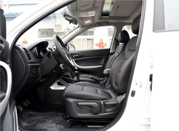 长安CS35 2016款 1.6L 手动豪华型 国V 车厢座椅   前排空间