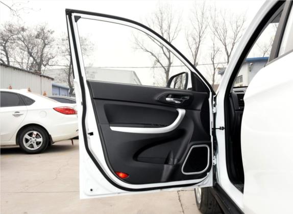 长安CS35 2016款 1.6L 手动豪华型 国V 车厢座椅   前门板