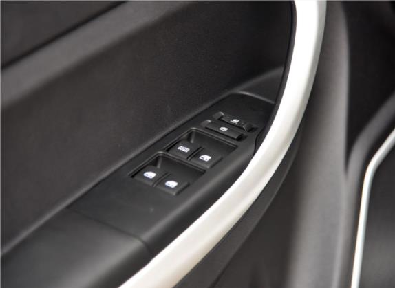 长安CS35 2016款 1.6L 手动尊贵型 国V 车厢座椅   门窗控制