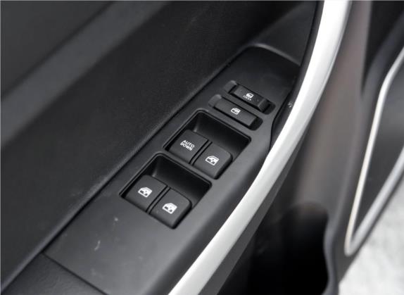 长安CS35 2016款 1.6L 自动豪华型 国V 车厢座椅   门窗控制