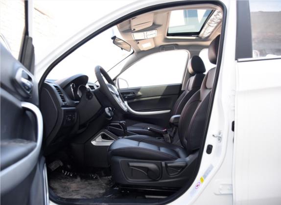 长安CS35 2016款 1.6L 自动尊贵型 国V 车厢座椅   前排空间