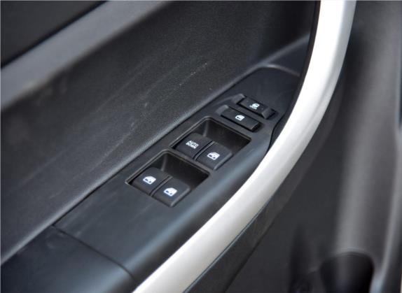 长安CS35 2016款 1.6L 自动尊贵型 国V 车厢座椅   门窗控制